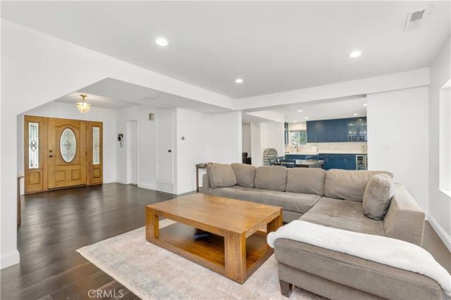 21809 Martinez, Woodland Hills, CA 91364