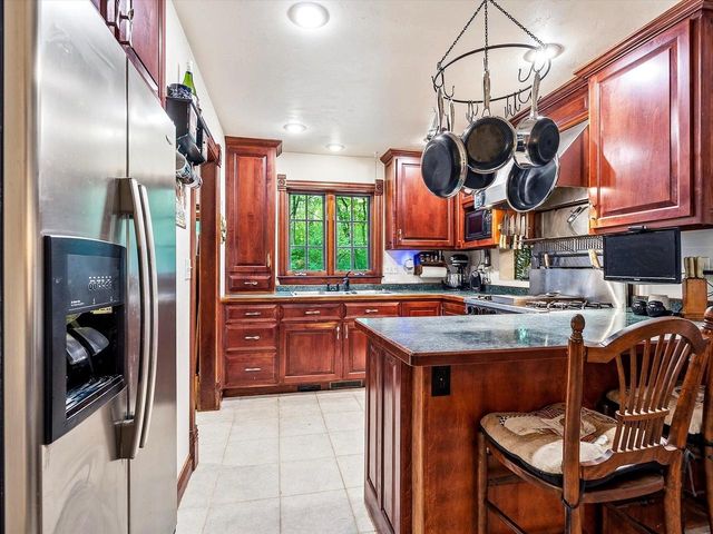 900 MT HOOD COURT, Green Bay, WI 54311