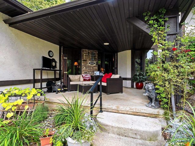 900 MT HOOD COURT, Green Bay, WI 54311