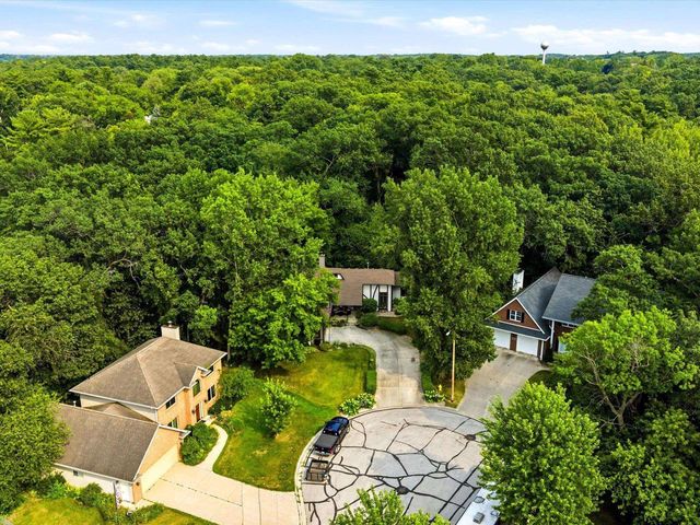 900 MT HOOD COURT, Green Bay, WI 54311