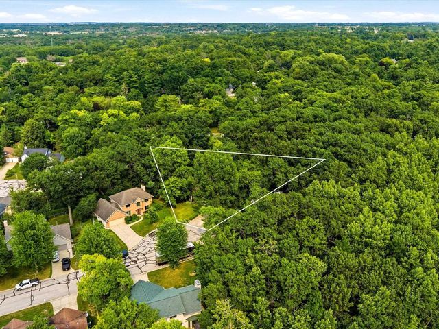 900 MT HOOD COURT, Green Bay, WI 54311
