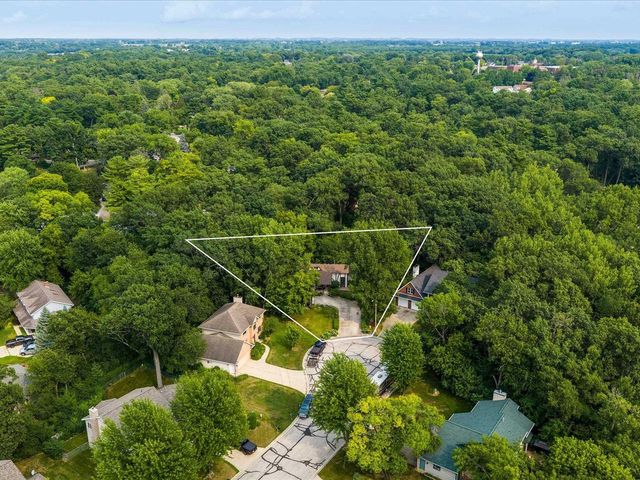900 MT HOOD COURT, Green Bay, WI 54311