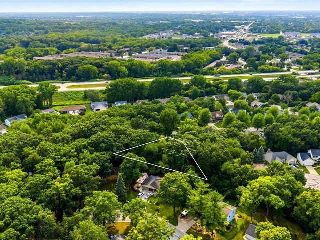 900 MT HOOD COURT, Green Bay, WI 54311