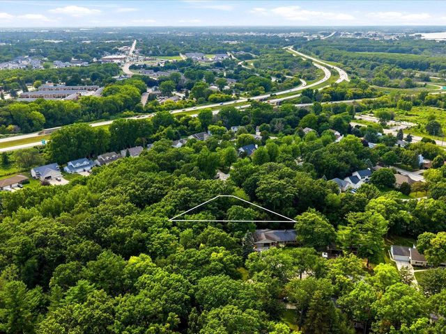 900 MT HOOD COURT, Green Bay, WI 54311