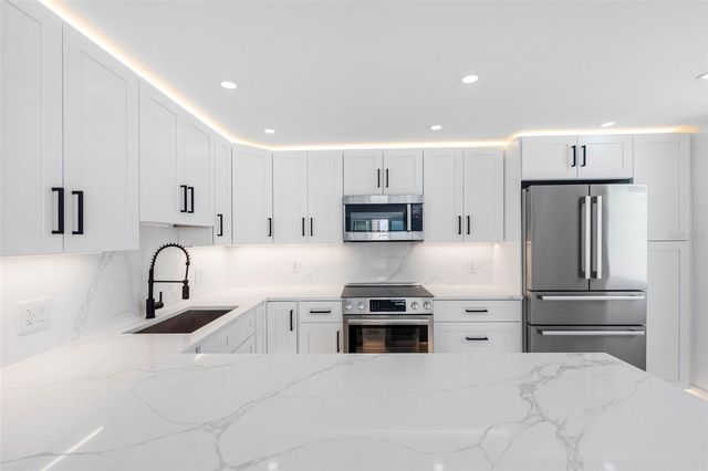 1400 GULF BOULEVARD 409, Clearwater Beach, FL 33767