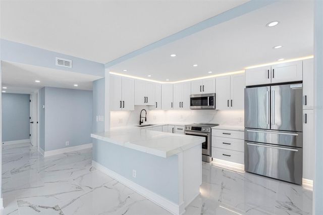 1400 GULF BOULEVARD 409, Clearwater Beach, FL 33767
