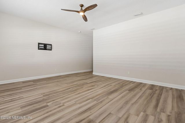 536 E KESLEY Lane, St. Johns, FL 32259