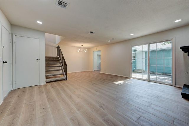 2717 Indian Creek Boulevard, Oklahoma City, OK 73120