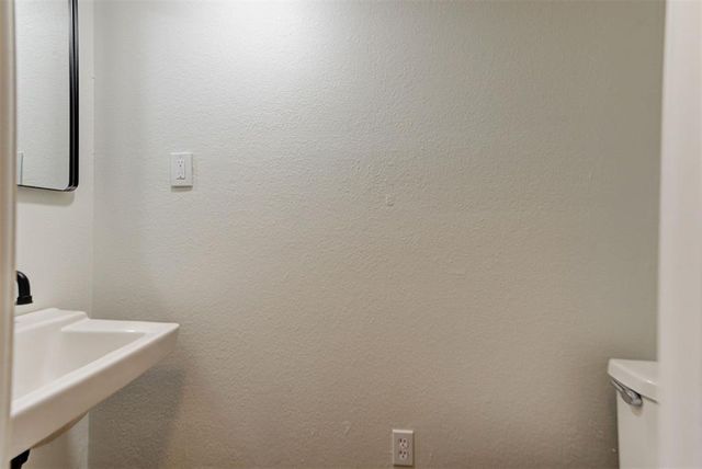 2717 Indian Creek Boulevard, Oklahoma City, OK 73120