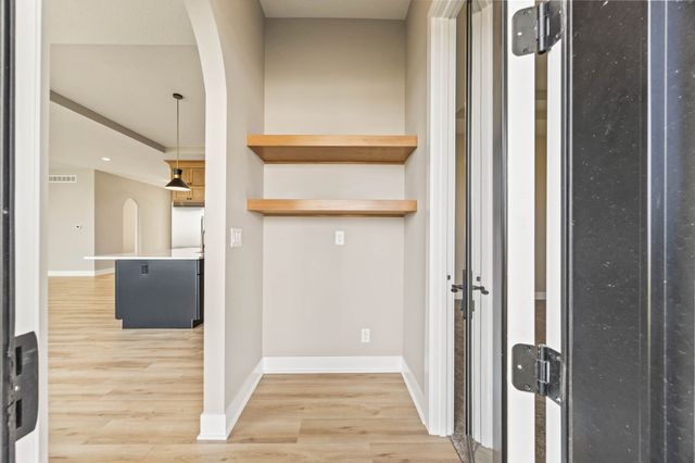 3945 Westgate Parkway, Clive, IA 50325