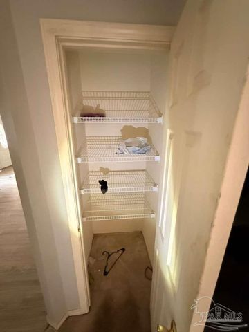 6844 Community Dr, Pensacola, FL 32526