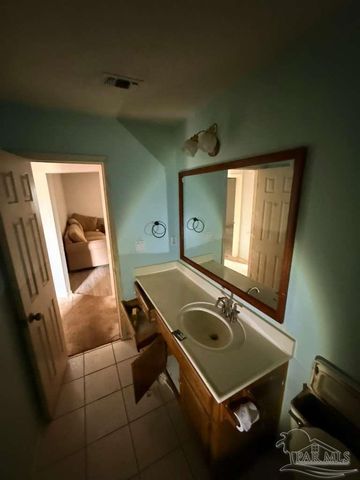 6844 Community Dr, Pensacola, FL 32526