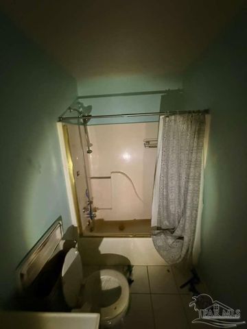 6844 Community Dr, Pensacola, FL 32526