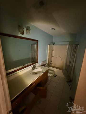 6844 Community Dr, Pensacola, FL 32526