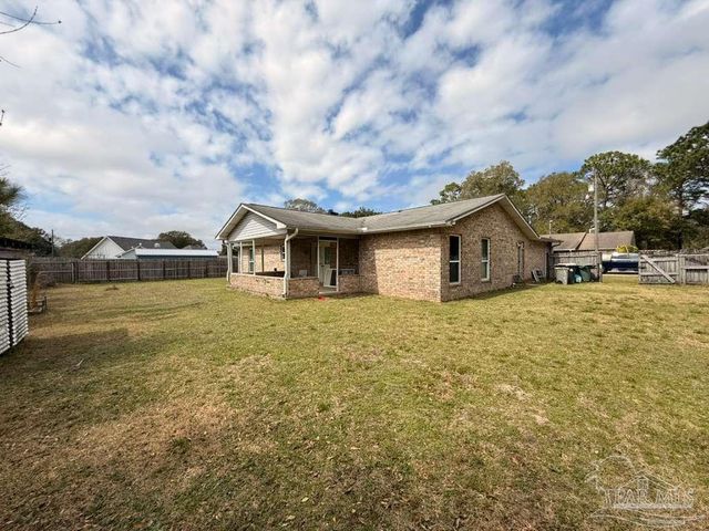 6844 Community Dr, Pensacola, FL 32526