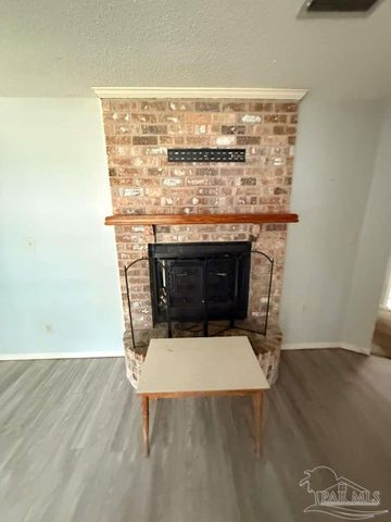 6844 Community Dr, Pensacola, FL 32526