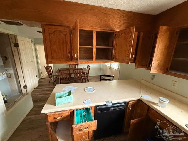 6844 Community Dr, Pensacola, FL 32526