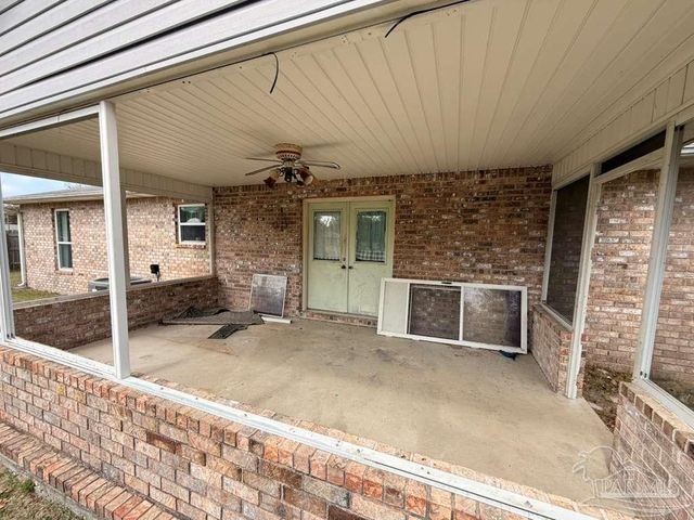 6844 Community Dr, Pensacola, FL 32526