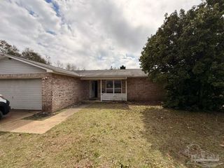 6844 Community Dr, Pensacola, FL 32526