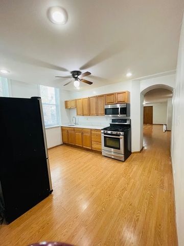 2724 W Chicago Avenue, Chicago, IL 60622