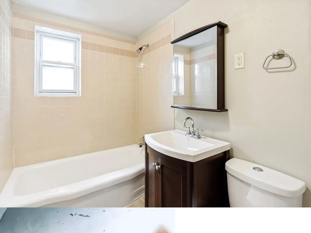 2724 W Chicago Avenue, Chicago, IL 60622