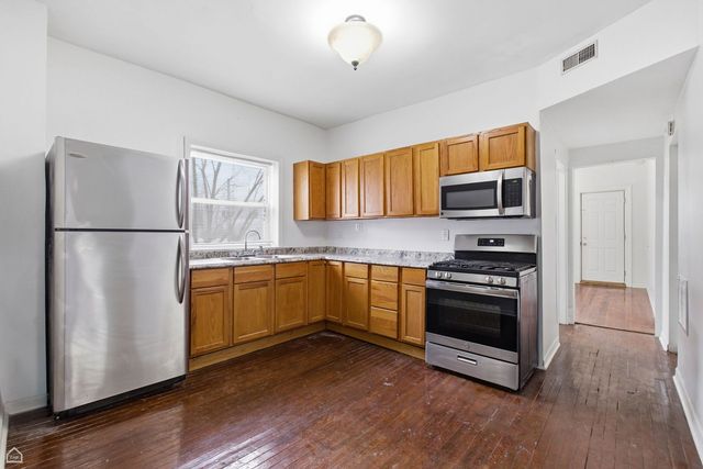 2724 W Chicago Avenue, Chicago, IL 60622