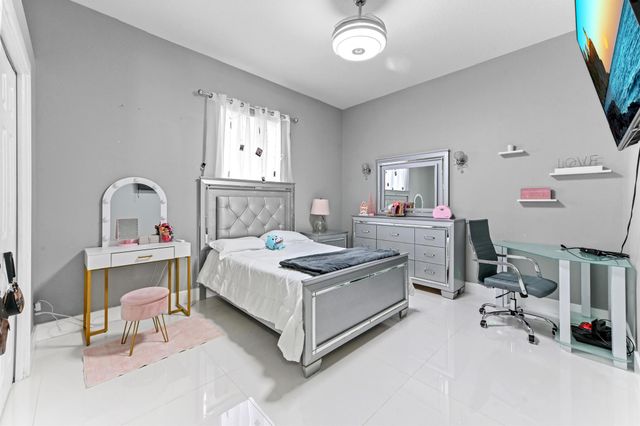 1733 22nd Avenue N, Lake Worth Beach, FL 33460