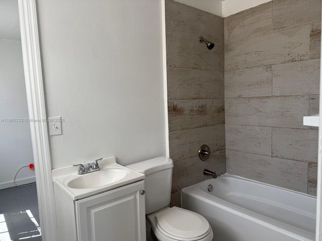 632 42nd St B, West Palm Beach, FL 33407