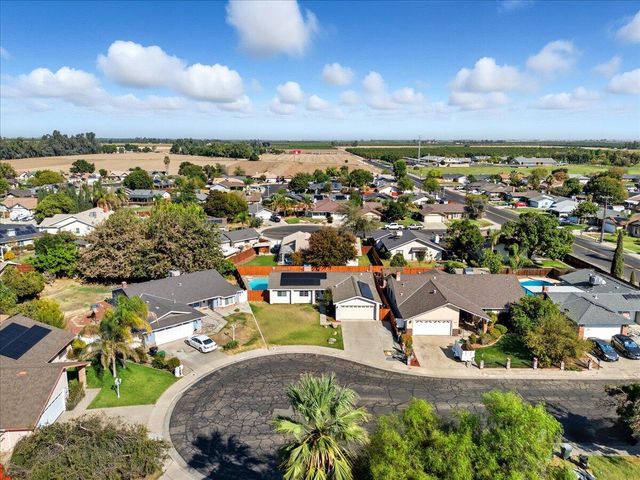 2123 Cottonwood Court, Hanford, CA 93230