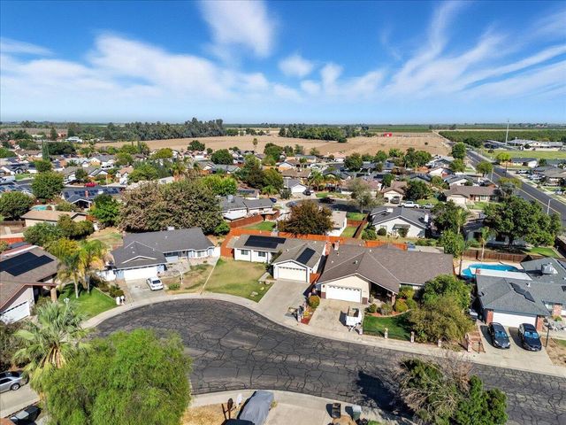 2123 Cottonwood Court, Hanford, CA 93230