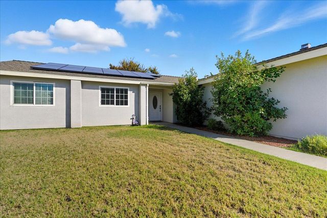 2123 Cottonwood Court, Hanford, CA 93230