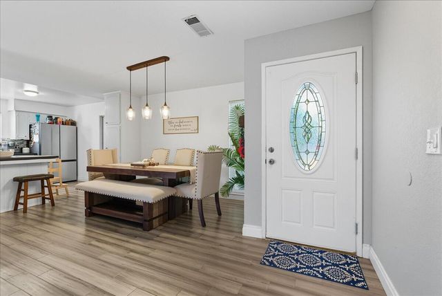 2123 Cottonwood Court, Hanford, CA 93230