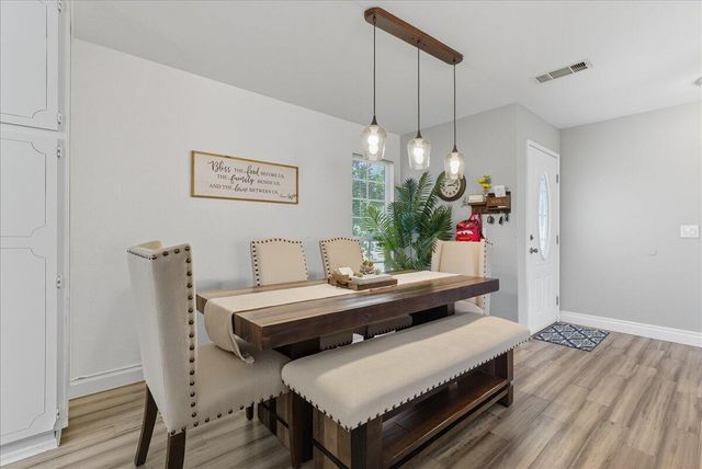 2123 Cottonwood Court, Hanford, CA 93230