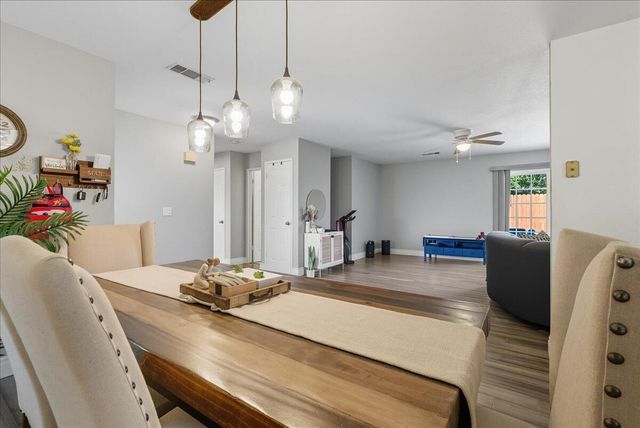 2123 Cottonwood Court, Hanford, CA 93230