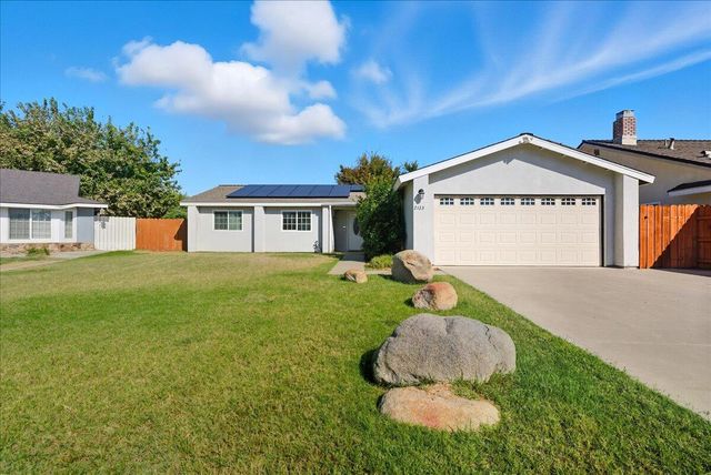 2123 Cottonwood Court, Hanford, CA 93230