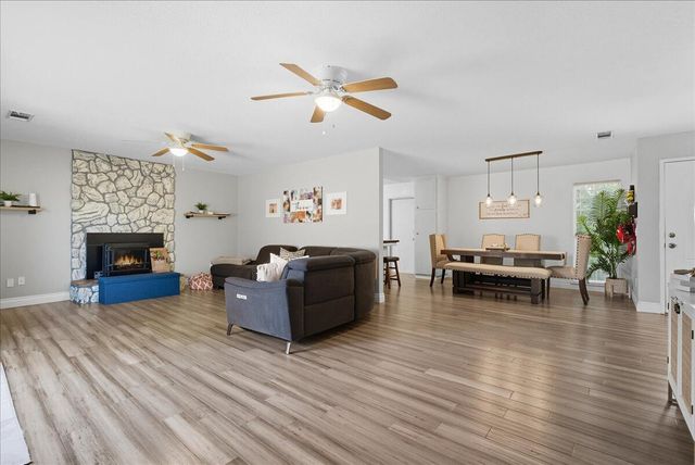 2123 Cottonwood Court, Hanford, CA 93230