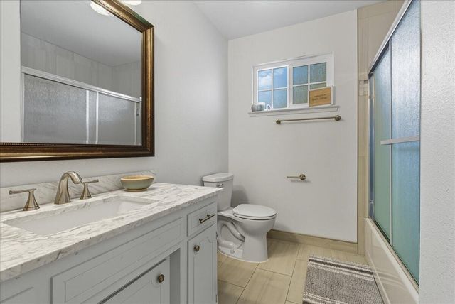 2123 Cottonwood Court, Hanford, CA 93230