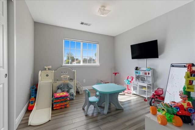 2123 Cottonwood Court, Hanford, CA 93230