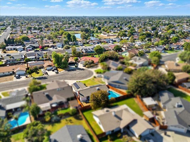 2123 Cottonwood Court, Hanford, CA 93230
