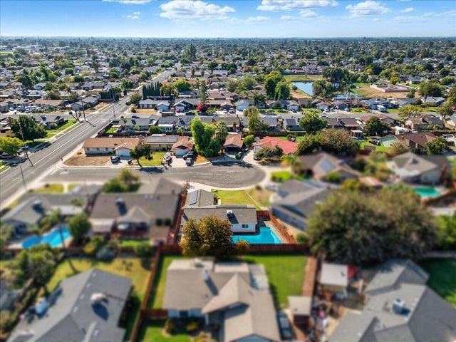 2123 Cottonwood Court, Hanford, CA 93230