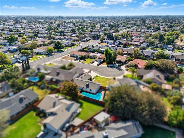 2123 Cottonwood Court, Hanford, CA 93230