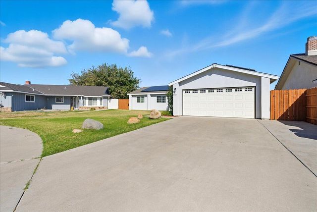 2123 Cottonwood Court, Hanford, CA 93230