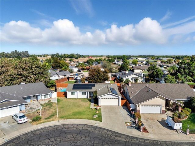 2123 Cottonwood Court, Hanford, CA 93230