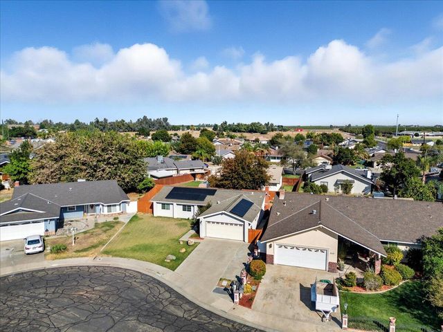 2123 Cottonwood Court, Hanford, CA 93230