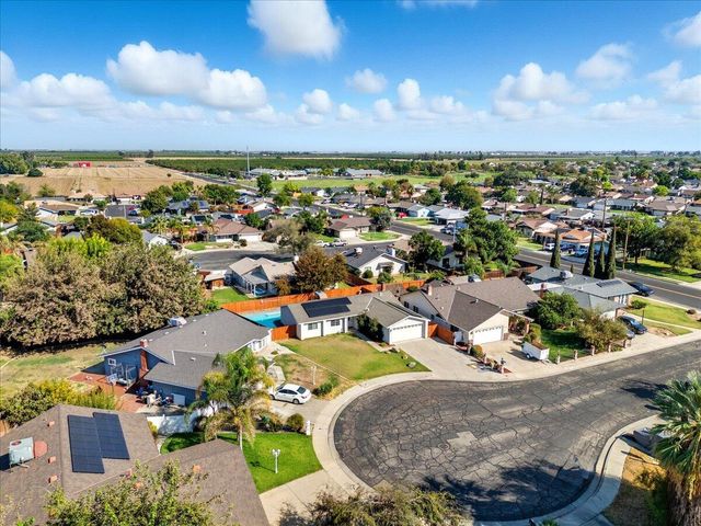 2123 Cottonwood Court, Hanford, CA 93230