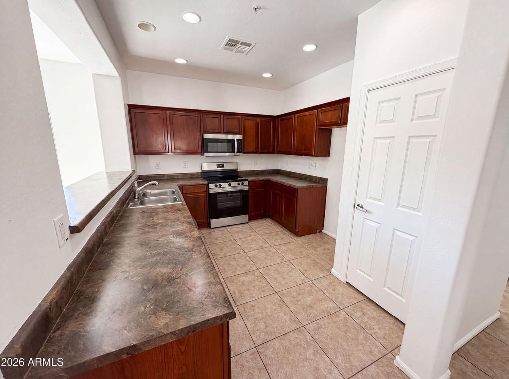 934 E OVERLIN Lane, Avondale, AZ 85323 — photo 2