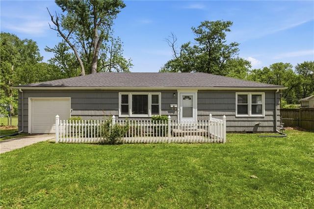 8901 Craig Drive, Overland Park, KS 66212