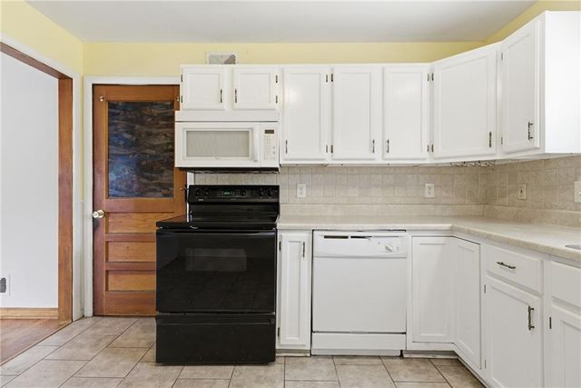 8901 Craig Drive, Overland Park, KS 66212