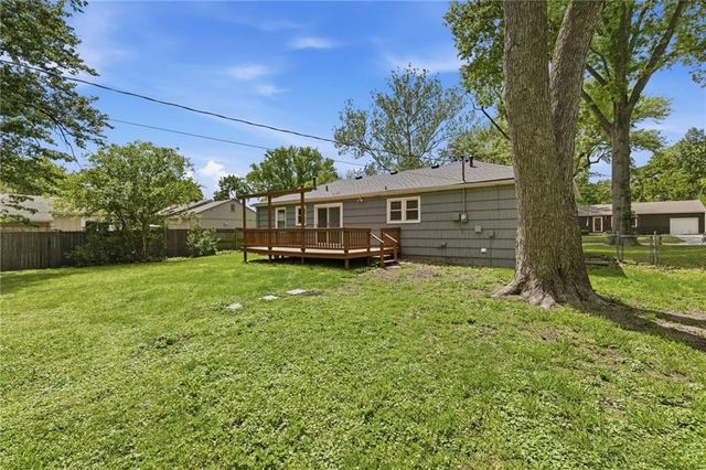 8901 Craig Drive, Overland Park, KS 66212