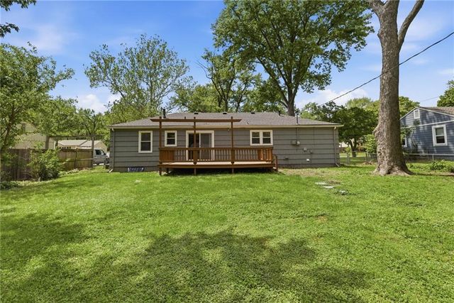 8901 Craig Drive, Overland Park, KS 66212
